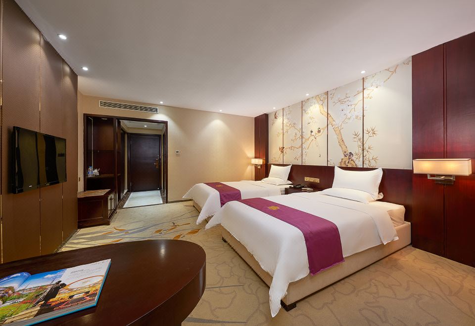 Jinding Hotel (Guangzhou North Station Huaguoshan Park Subway Station) Hotel Overview