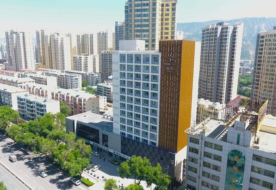 西宁宜采青航酒店外景图