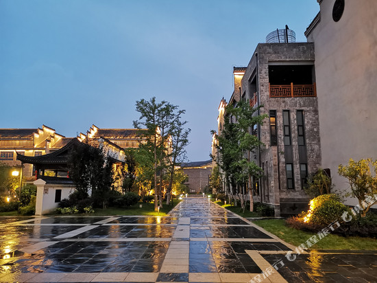 马鞍山采石古镇皇华驿酒店(长江不夜城店)