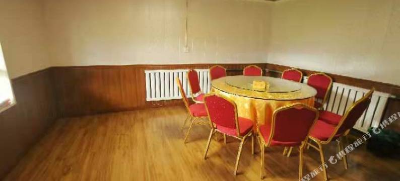 喀纳斯水云山居图片