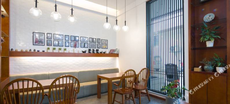 壹年肆季主题客栈(张家界国家森林公园店)图片