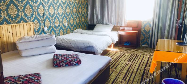 青海湖小牦牦家庭牧场图片