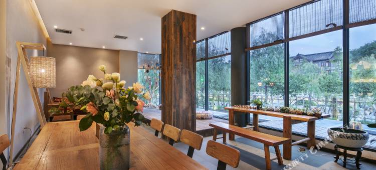 寂静欢喜·墅院客栈(开封清明上河园万岁山武侠城店)图片