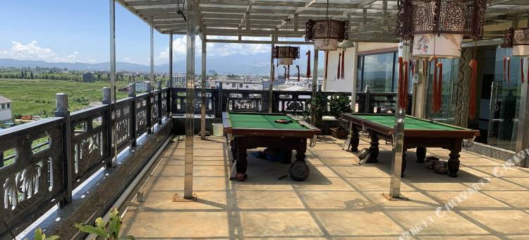 鹤庆光辉假日酒店图片