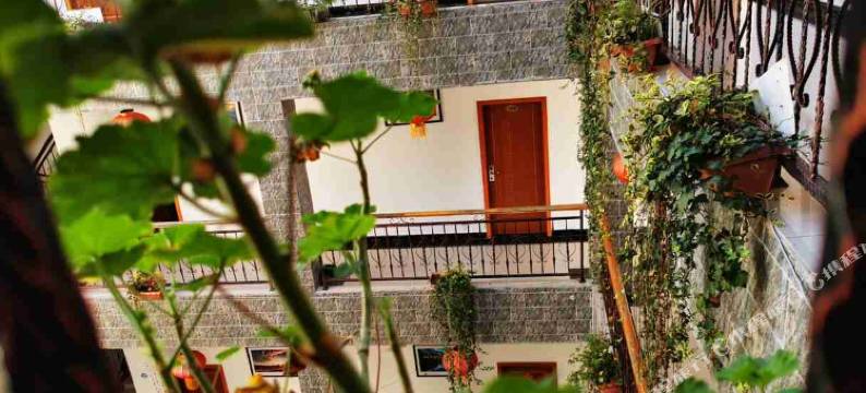 海螺沟沫水河畔精品客栈图片