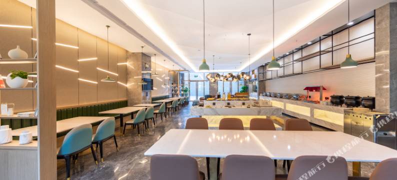 深圳龙岗石芽岭地铁站亚朵酒店图片