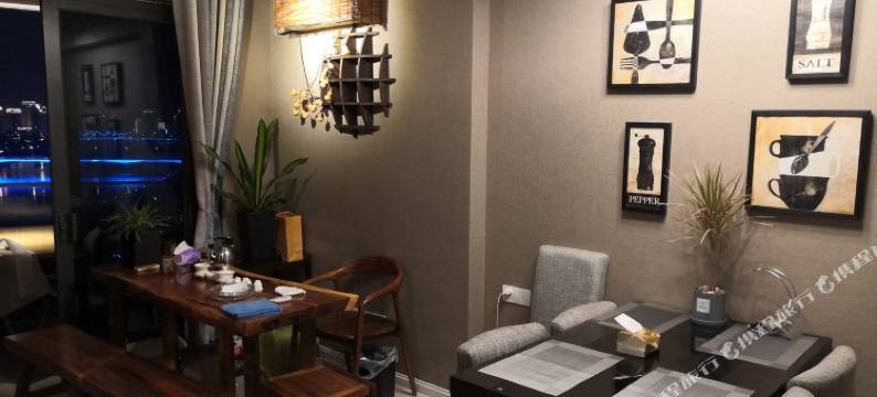 近会展万达灯光秀一线江景房公寓(江边洲路分店)图片