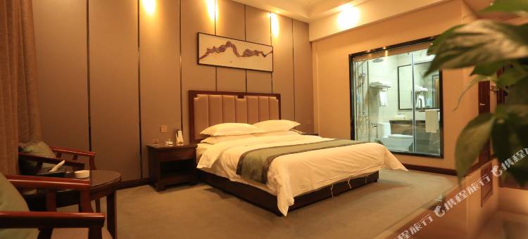 鸿泰商务酒店(卢氏金地苑店)图片