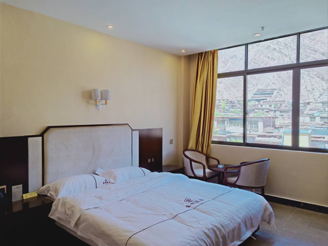 察雅晨通商务酒店