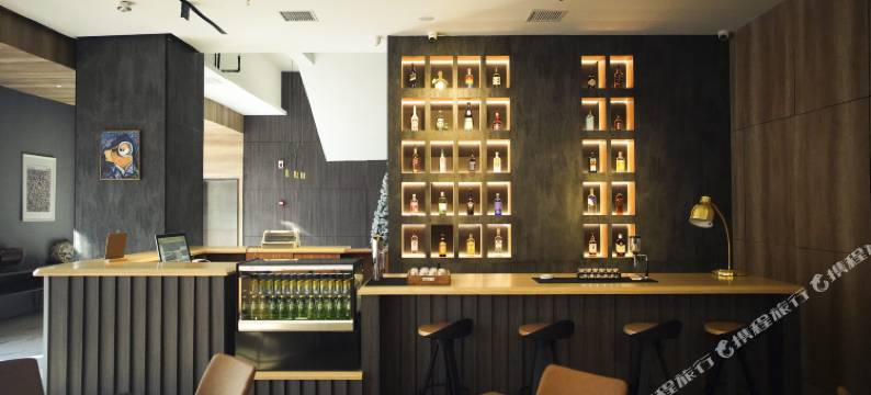 艺龙安云酒店(西安半导体产业园丈八六路地铁站店)图片