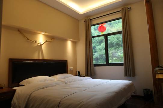 神农架听松泉农庄