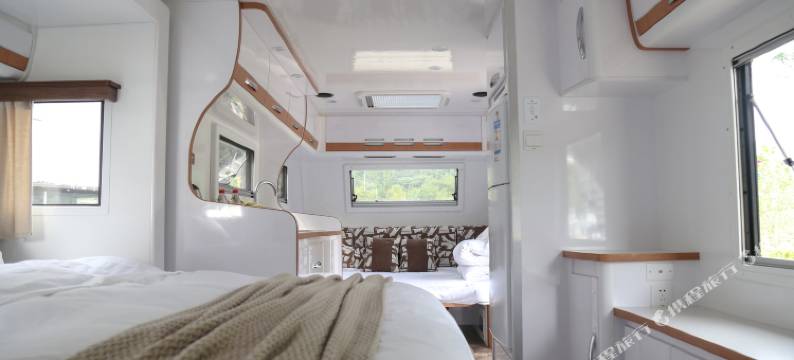 宁波小隐上水国际房车度假基地图片