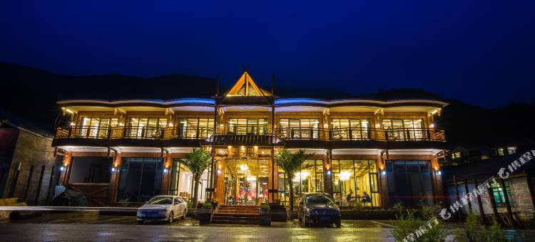 泸沽湖两棵树湖景客栈图片