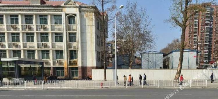 左邻宾馆(黄鹤楼武汉大学人民医院店)图片