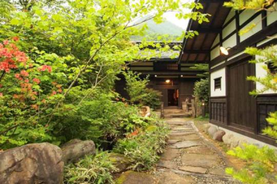 山裏草岡日式旅館