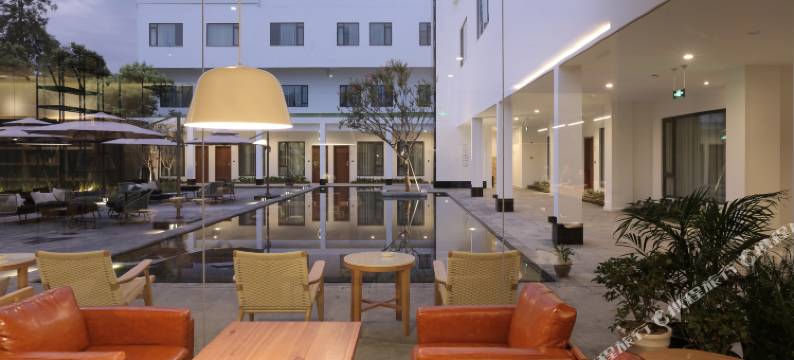 蜀中驿瓦舍旅行酒店(雅安蒙顶山店)图片