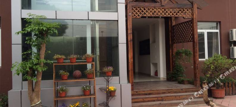 上海远洋青年公寓(场中路地铁站店)图片