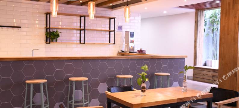 登巴客栈(上海长寿路店)图片