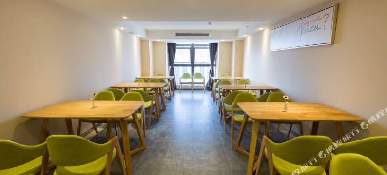 柏曼酒店(重庆江北国际机场鹿山轻轨站店)图片