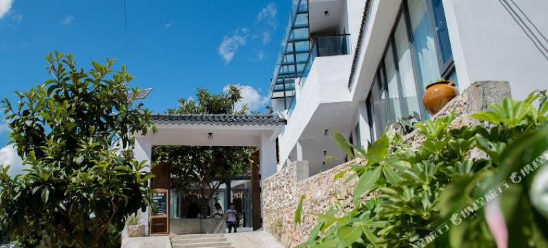 兴义万峰林里物民宿(八卦田店)图片