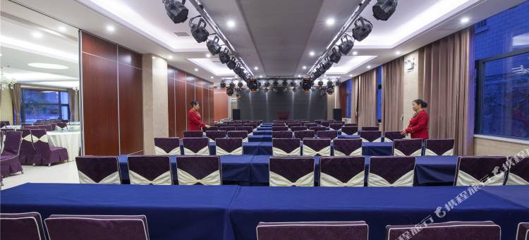 新县新华大酒店(龙泉公园火车站店)图片