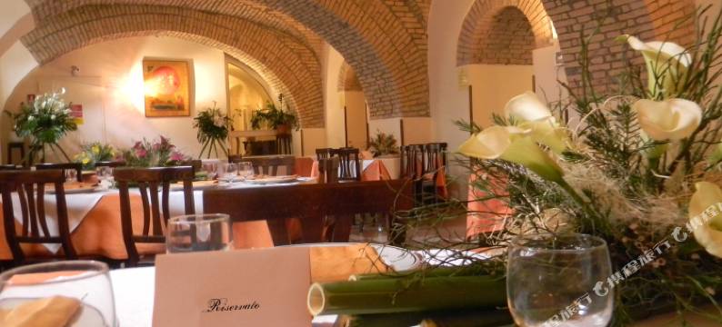 多莫斯凯梅塔娜酒店(Domus Carmelitana Rome)图片