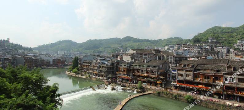 凤凰四月天客栈图片