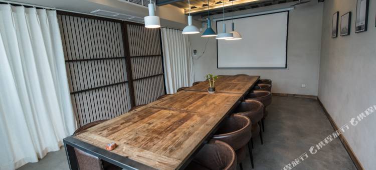 青藤艺宿酒店(北仑银泰城中河路地铁站店)图片