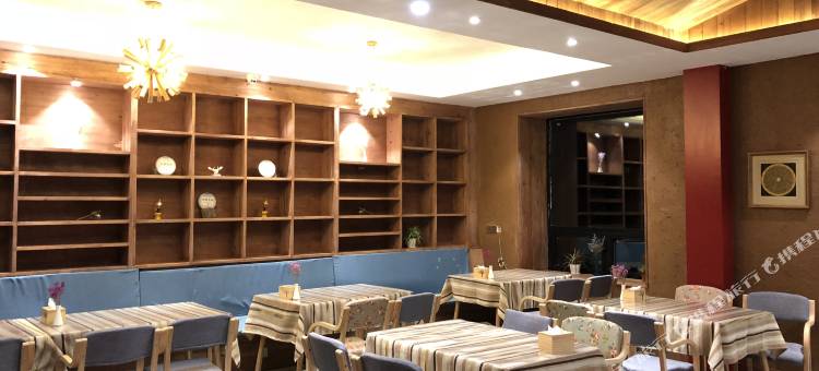 亚丁见山酒店(稻城亚丁景区亚丁村店)图片