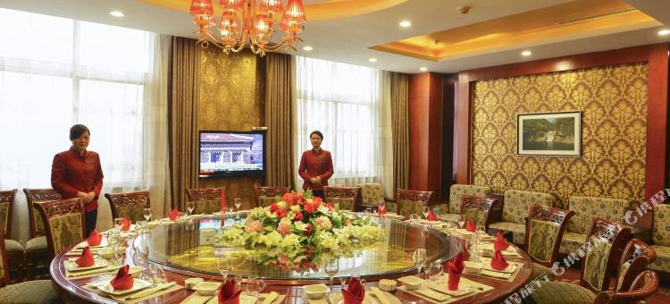 鑫海湾国际酒店(新县火车站店)图片