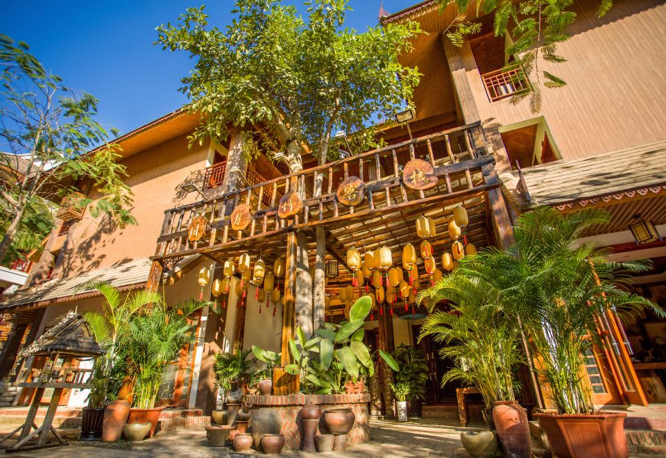 Fengweizhu Inn Hotel Overview