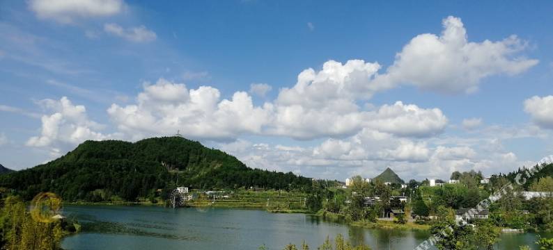 归来湖畔美宿(黔东南丹寨县万达小镇店)图片