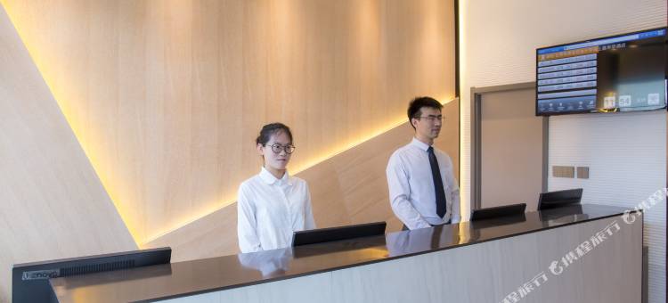 如家睿柏·云酒店(青岛石油大学吾悦广场地铁站店)图片