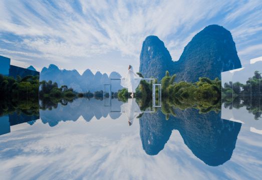 Mid-mountain Cloud & Water HotelHotel Overview