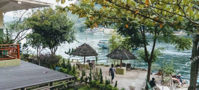 巴拉巴特潘杜湖畔酒店(Pandu Lakeside Hotel Parapat)图片