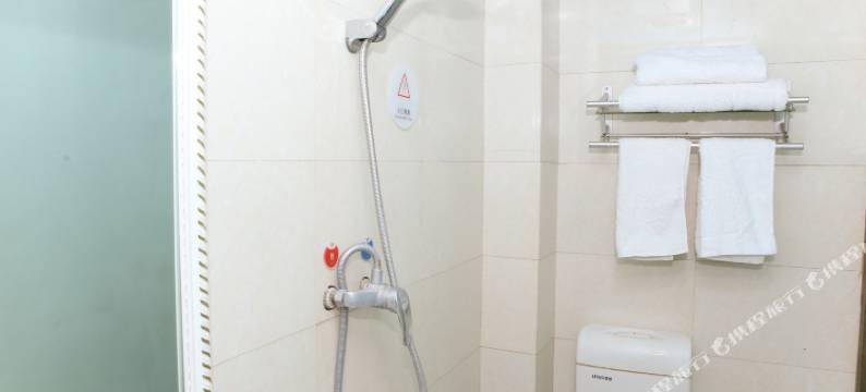 OYO雪峰宾馆(广元万达澳源体育中心店)图片