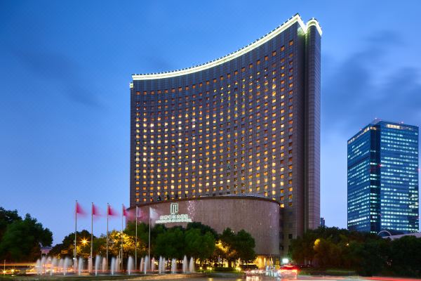 选择房间开业:1992上海虹桥锦江大酒店坐落于虹桥开发区——遵义南路