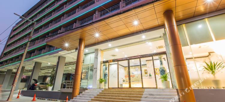 黄金中天海滩酒店(Golden Jomtien Beach Hotel)图片