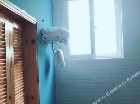 保亭傻傻的笑客栈