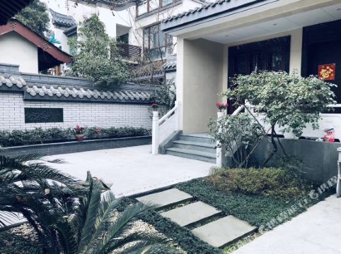 成都芙蓉古城精品别墅--刘邓大院(2号店)    分(暂无点评) 588起距离1