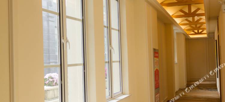 Beverly Boutique 比坲利精品酒店(盐城聚龙湖欧风花街店)图片