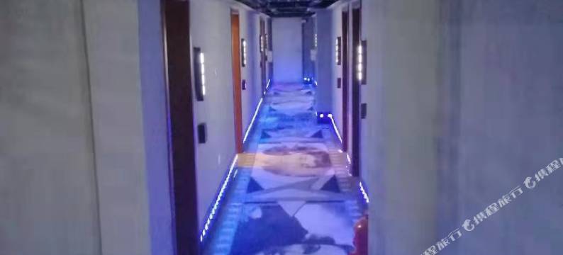 蓝鱼电影酒店(涞水汽车站店)图片