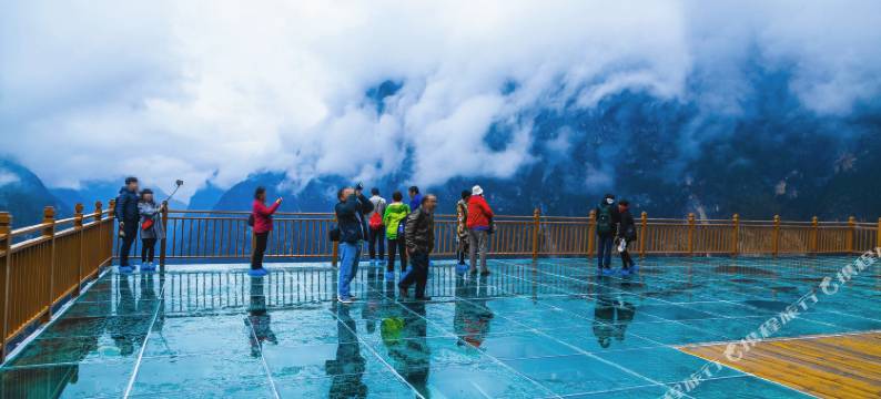 香格里拉巴拉格宗雪山悬崖神迹酒店图片