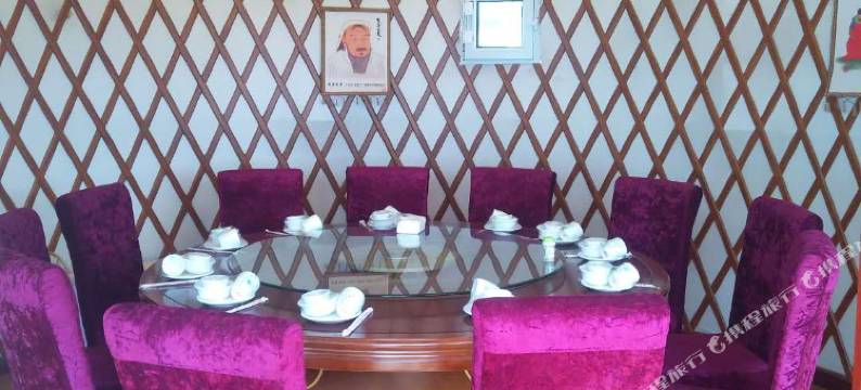 察右中旗辉腾锡勒草原牧都民宿图片