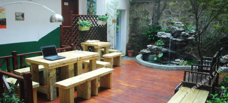 八戒青年旅舍(韶山风景区店)图片