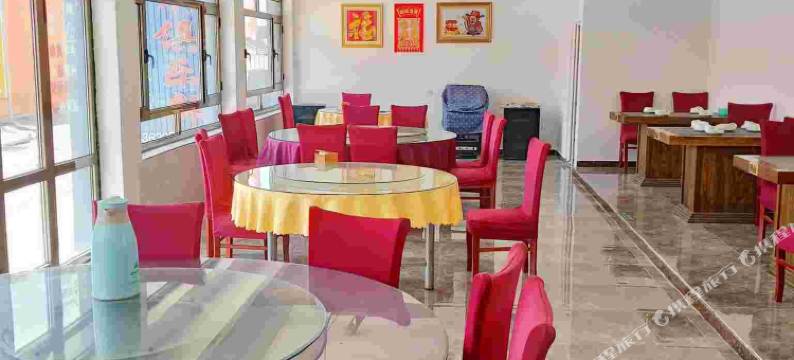 坝上草原喜阳洋小酒馆图片