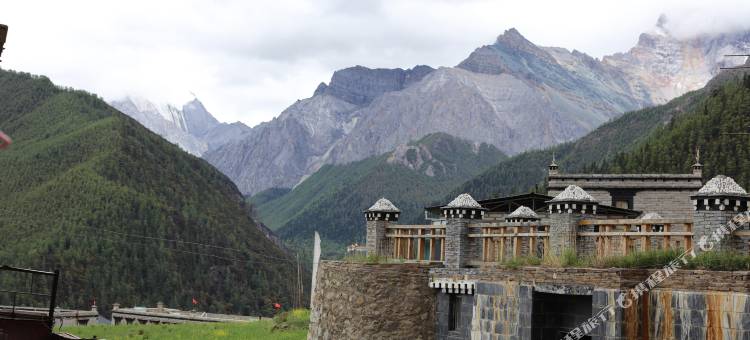 稻城达瓦民居图片
