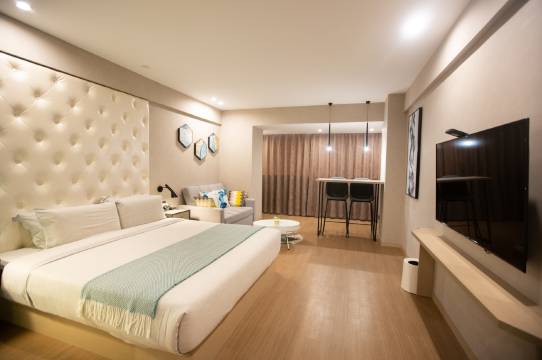 喝饮料爱咬吸管的少女公寓(洛阳景华路店)