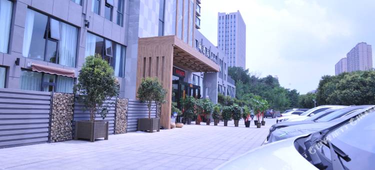 信阳蘭酒店(市政府羊山外国语小学店)图片