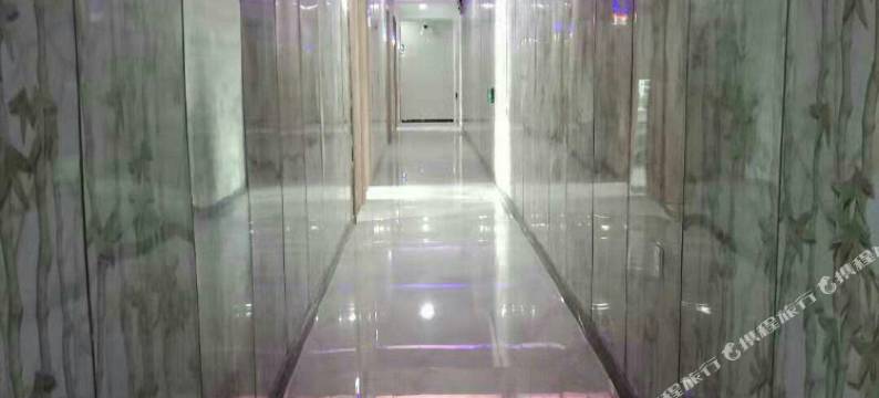 苏州起点假日宾馆(本色美术馆尹中路地铁站店)图片